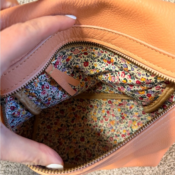 Sapahn Pepper (Peach) Leather Crossbody Bag - Picture 3 of 3